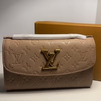 حقيبة - louis vuitton