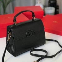 حقيبة فالنتينو