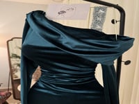 فستان ناعم مخمل زيتي بأكمام طويله