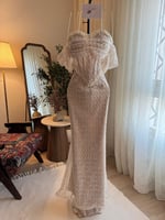 فستان سهرة بيج مزين بالولو والترتر