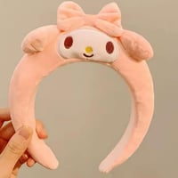 طوق الشخصيات