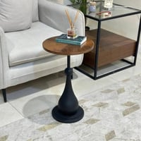 طاولة خدمة فاخرة – سطح خشبي بني وقاعدة معدنية سودا...