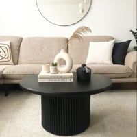 طاوله ضيافه بسطح خشب