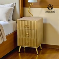 كومودينو خشبي ذهبي بتصميم عصري | طاولة جانبية أنيق...