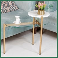 طاولة جانبية وخدمة سطح زحاح وخشب وقواعد لون ذهبي