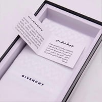 شماغ جيفنشي ابيض كلاسيك