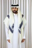 شال كشميري عاجي بتطريز أزرق داكن