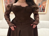 فستان بني راقي باكمام دانتل