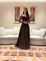 فستان بني راقي باكمام دانتل