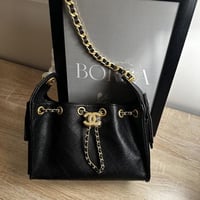 شانيل 25- اسود مقاس 22 " بدون بوكس "