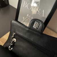 شانيل كلاسيك - لوقو فضي مقاس 25