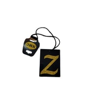 تعليقة مرآة حروف إنجليزي اللون الذهبي (Z)