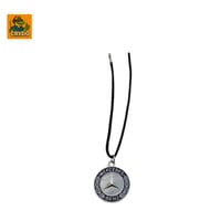 تعليقة مرآة بشعار ''مارسيدس''