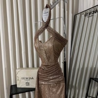 فستان سهرة ذهبي مفتوح شبك فصوص كريستال | فستان ليس...