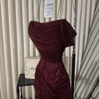 فستان جليلا البرغندي