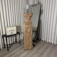 فستان سيلانا الذهبي