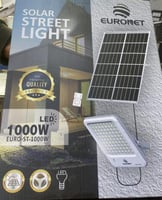 كشاف حائط يعمل على الطاقه الشمسية 1000واط