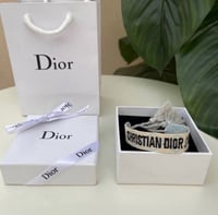 اسوارة كريستان ديور