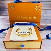 سوارة لويس فيتون