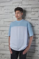 تيشيرت سماوي وأبيض