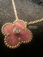 سلسلة وردة حجر Rhodonite مع الماسة من فان كليف الح...