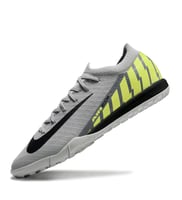 جزمة كرة قدم Nike