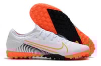 جزمة كرة قدم Nike