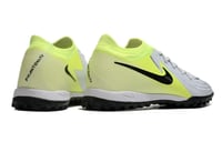 جزمة كرة قدم Nike