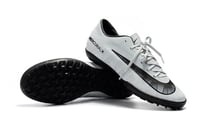 جزمة كرة قدم Nike