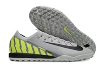 جزمة كرة قدم Nike