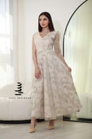 فستان بيج بتطريز عسلي