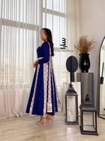 فستان مميز بلون كحلي مع بيج