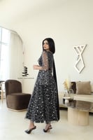 فستان اسود مع تطريز كامل