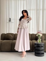 فستان فضي بتطريز