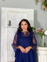 فستان كحلي مع تطريز