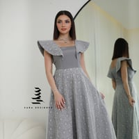 فستان رمادي بتطريز