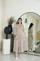 فستان عسلي مع تطريز كامل