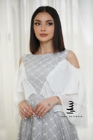 فستان فضي بتطريز