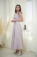 فستان وردي بتطريز