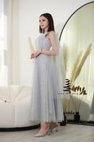 فستان فضي مزين بالشك