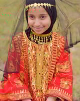 نشل فاخر يوم التأسيس باللون الأحمر