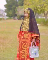 بخنق بتطريز يدوي