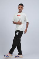 تيشرت اوفر سايز ابيض لوقو احمر بترفلاي