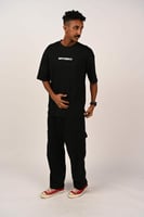 تيشرت اوفر سايز اسود بطبعة خطوط