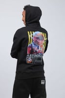 هودي اوفر سايز اسود بطبعة رجل الفضاء