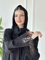 عبايه سوداء ياقة دانتيل تطريز من الاكمام 7030