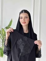 عبايه سوداء ياقة دانتيل تطريز من الاكمام 7030