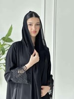 عبايه سوداء ياقة دانتيل تطريز من الاكمام 7030