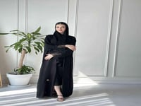 عبايه سوداء ياقة دانتيل تطريز من الاكمام 7030