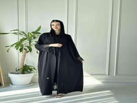 عبايه سوداء ياقة دانتيل تطريز من الاكمام 7030